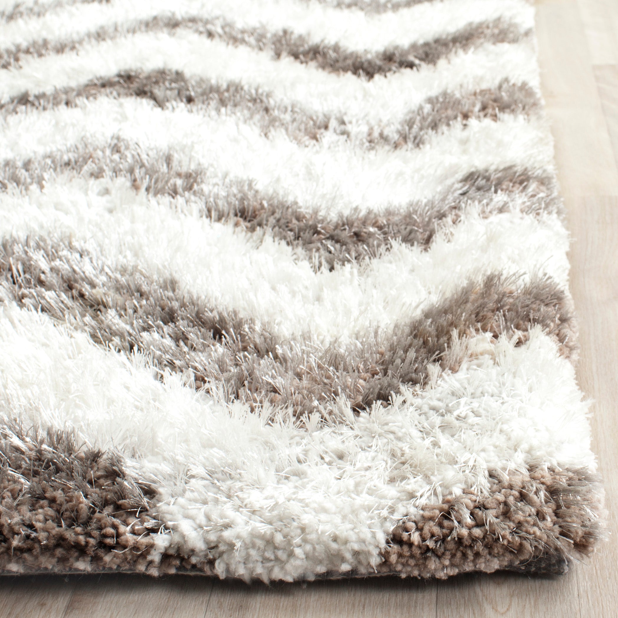 Safavieh Barcelona Shag 320 Rug, BSG320 - Ivory / Silver