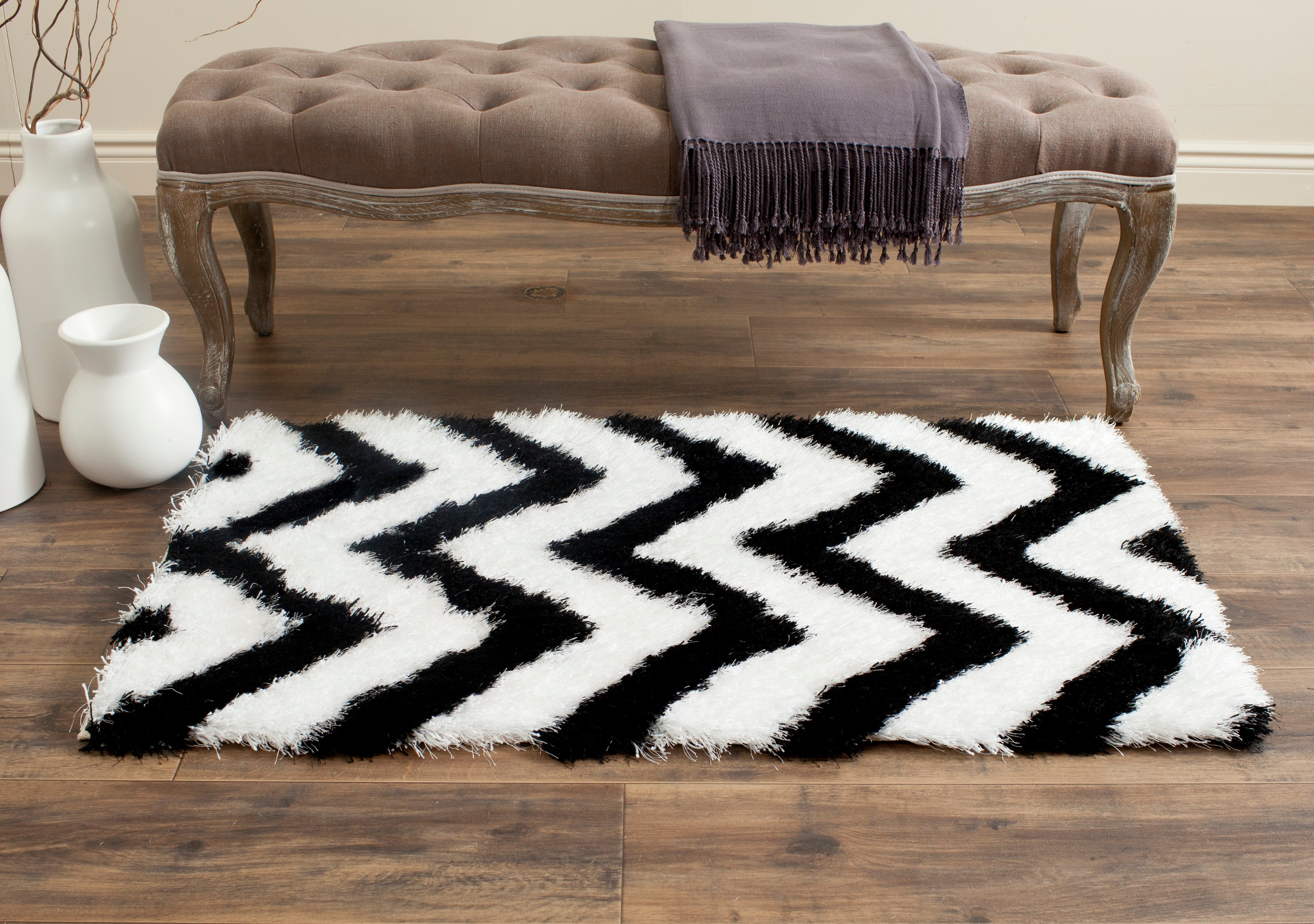 Safavieh Barcelona Shag 320 Rug, BSG320 - Ivory / Black