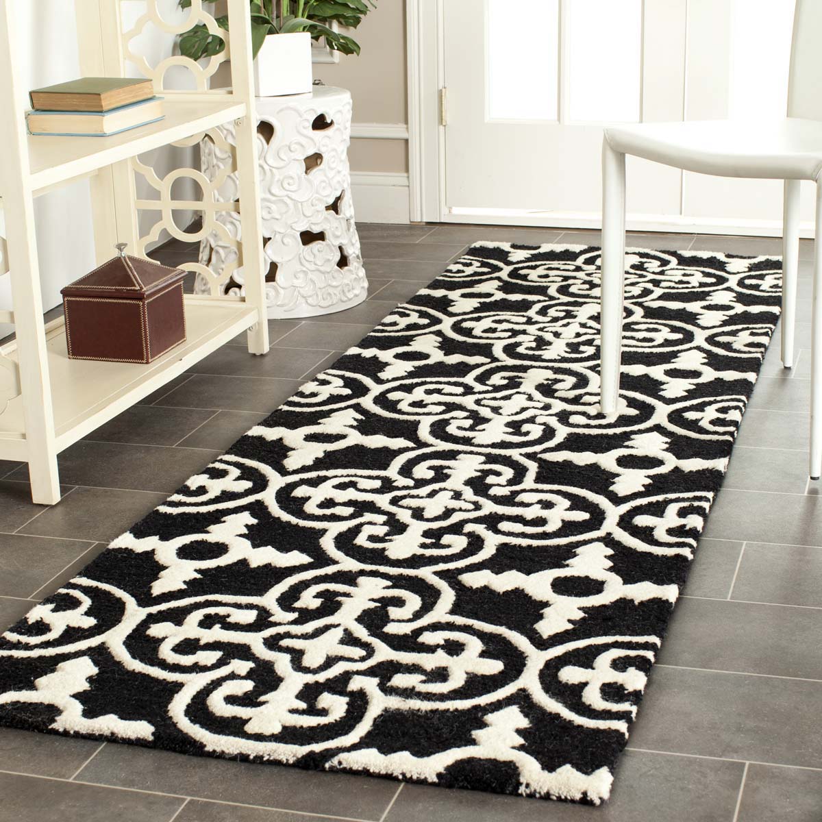 Safavieh Cambridge 133 Rug, CAM133 - Black / Ivory