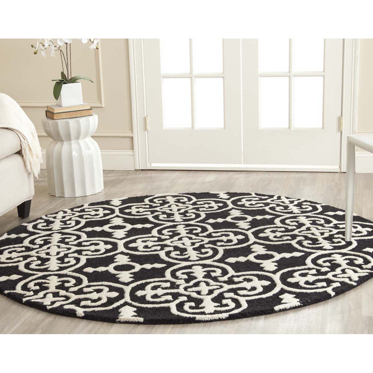 Safavieh Cambridge 133 Rug, CAM133 - Black / Ivory