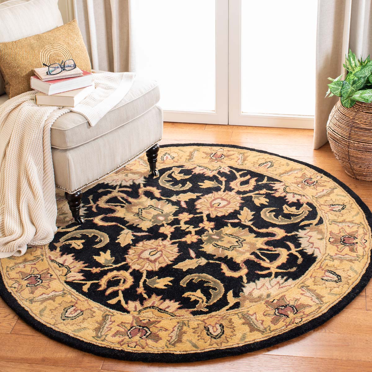 Safavieh Classic 52A Rug, CL252A - Black / Gold