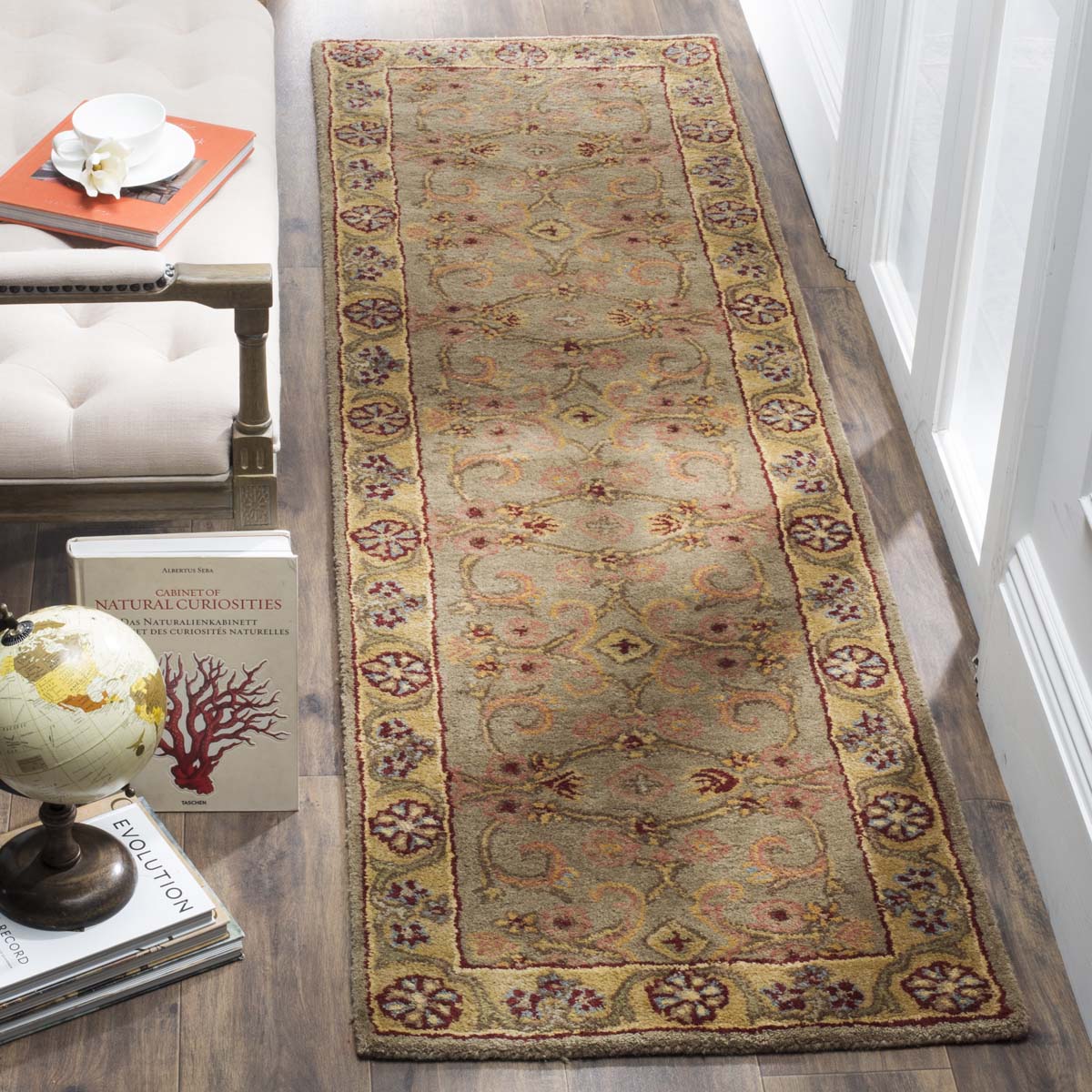 Safavieh Classic 324 Rug, CL324 - Light Green / Gold