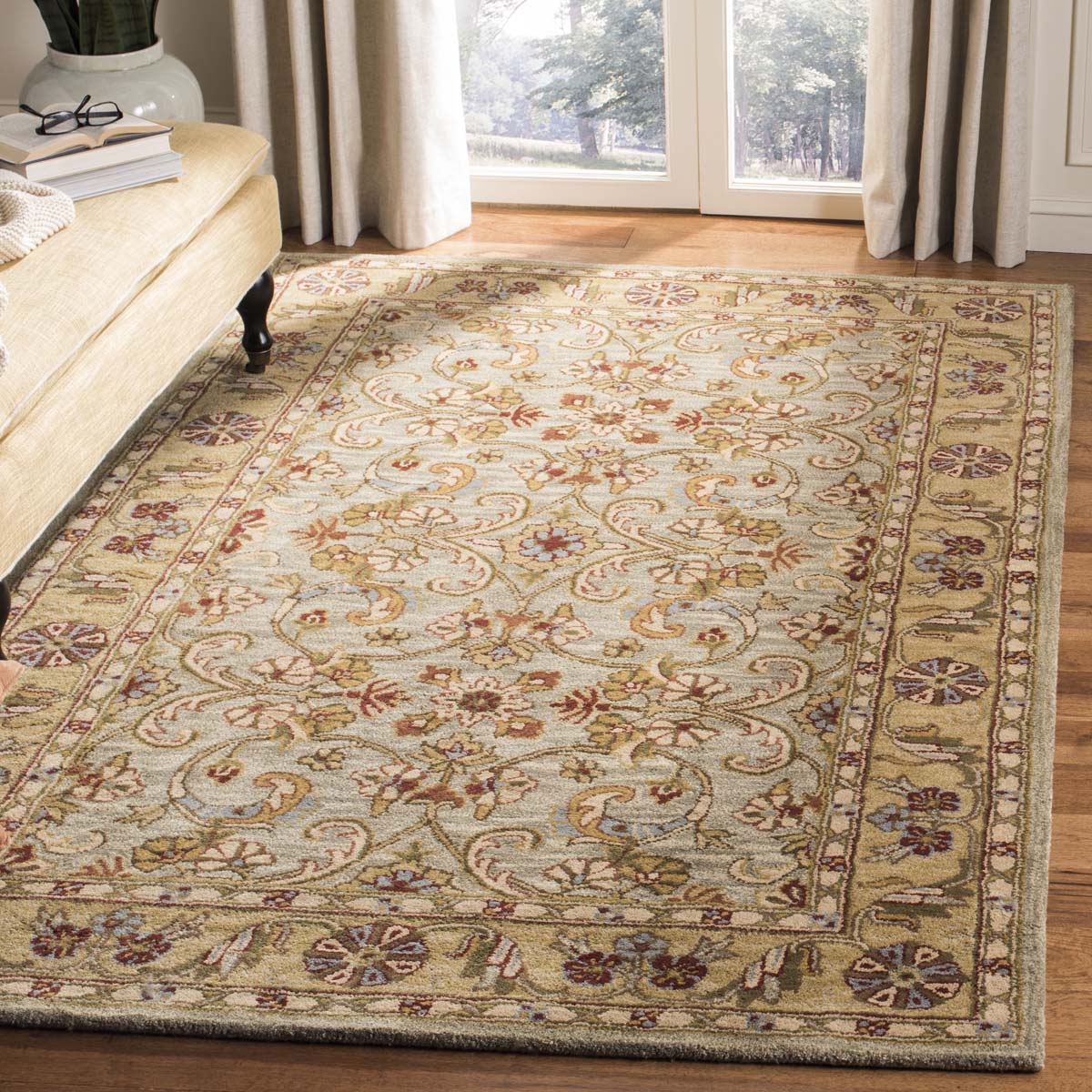 Safavieh Classic 324 Rug, CL324 - Light Green / Gold