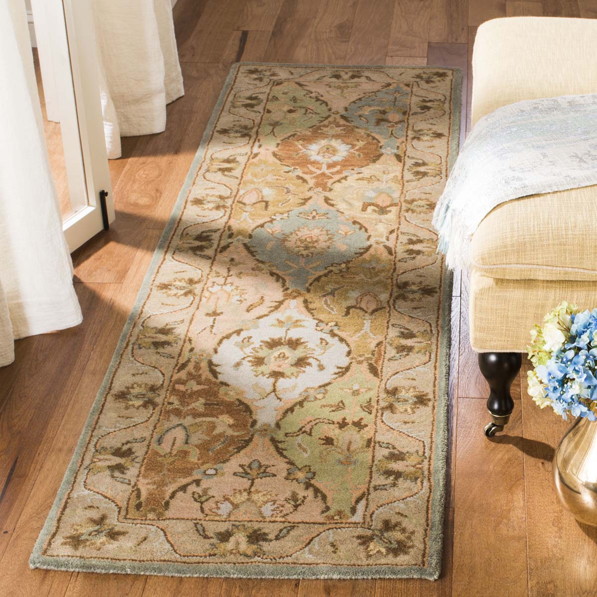 Safavieh Classic 288 Rug, CL388 - Multi