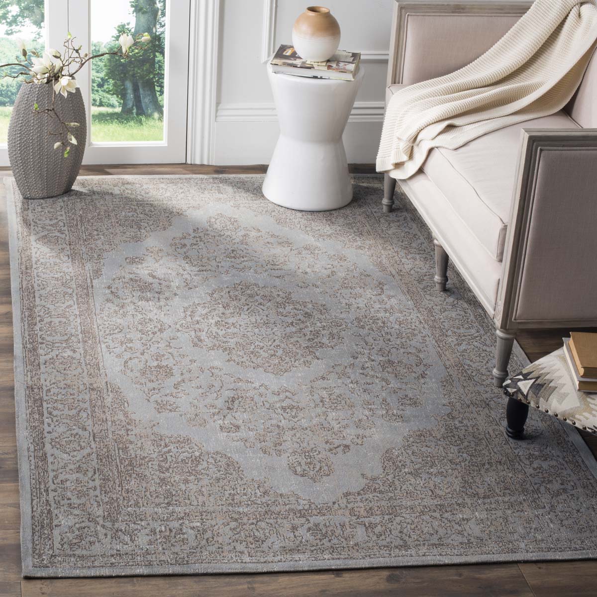 Safavieh Classic Vintage 121 Rug, CLV121 - Grey