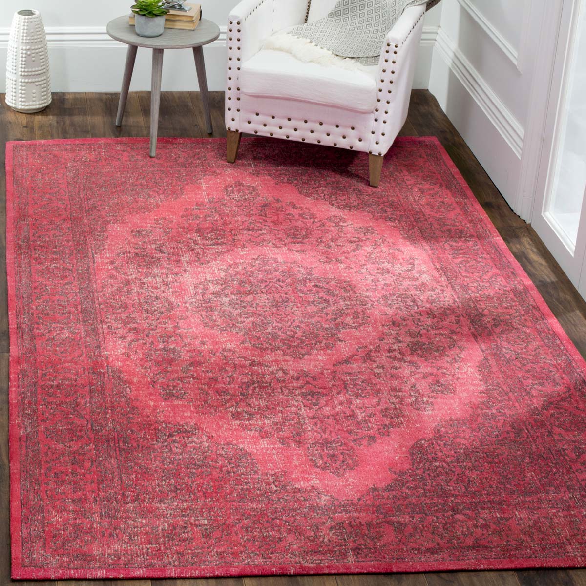 Safavieh Classic Vintage 121 Rug, CLV121 - Fuchsia