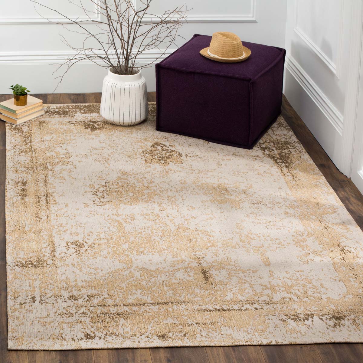 Safavieh Classic Vintage 125 Rug, CLV125 - Sand