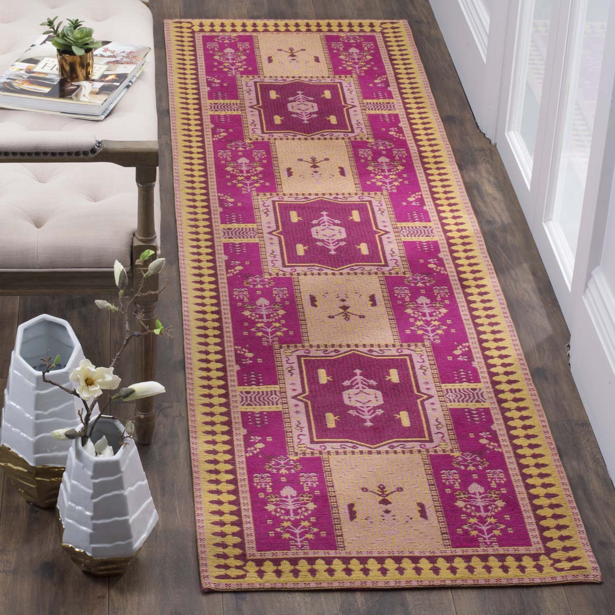 Safavieh Classic Vintage 512 Rug, CLV512 - Fuchsia / Gold