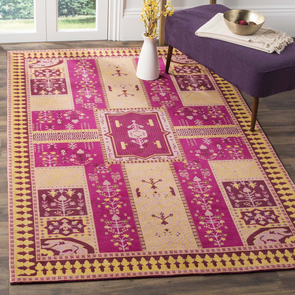 Safavieh Classic Vintage 512 Rug, CLV512 - Fuchsia / Gold