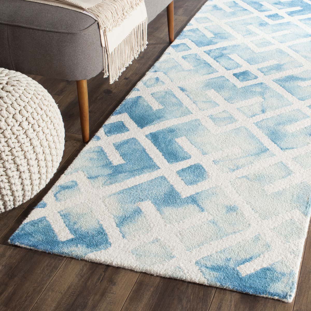 Safavieh Dip Dye 677 Rug, DDY677 - Blue / Ivory