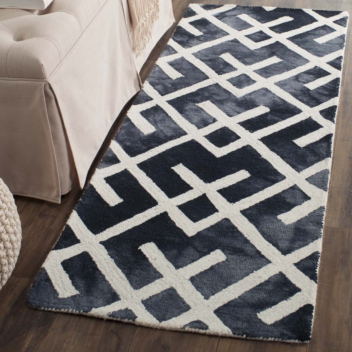 Safavieh Dip Dye 677 Rug, DDY677 - Graphite / Ivory