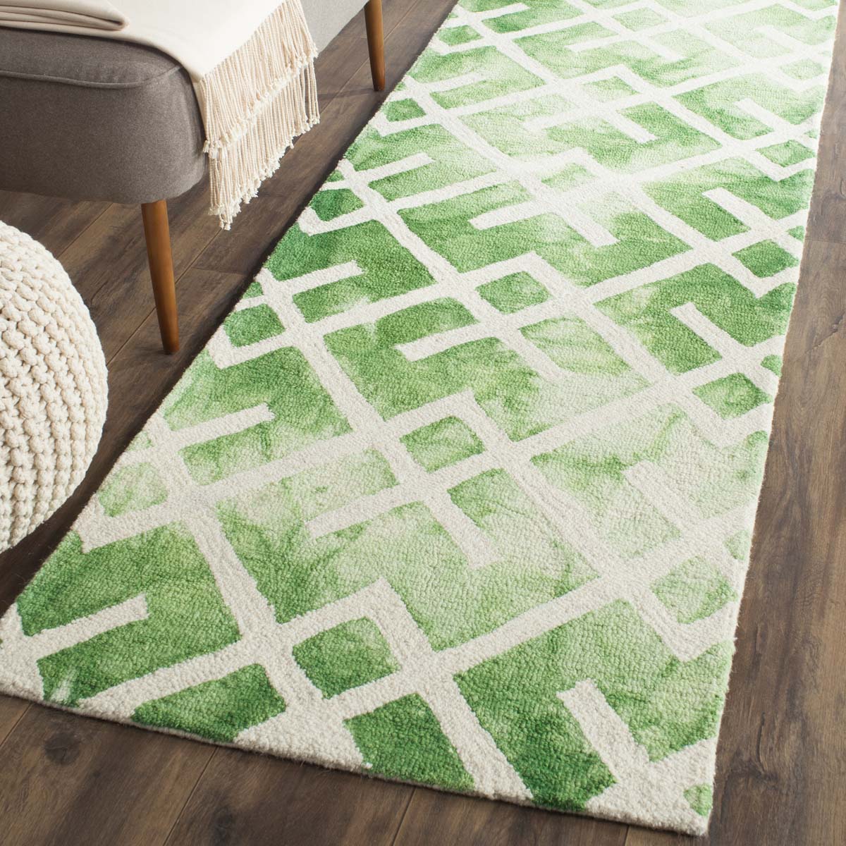 Safavieh Dip Dye 677 Rug, DDY677 - Green / Ivory