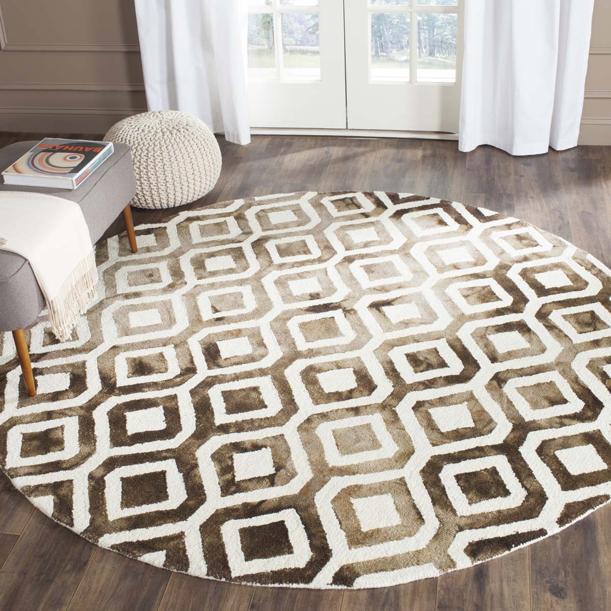 Safavieh Dip Dye 679 Rug, DDY679 - Ivory / Chocolate