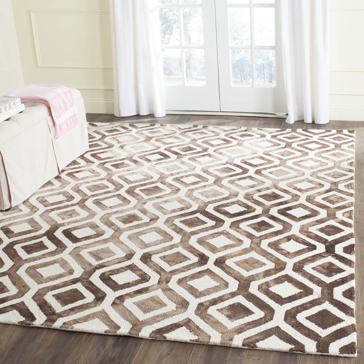 Safavieh Dip Dye 679 Rug, DDY679 - Ivory / Chocolate