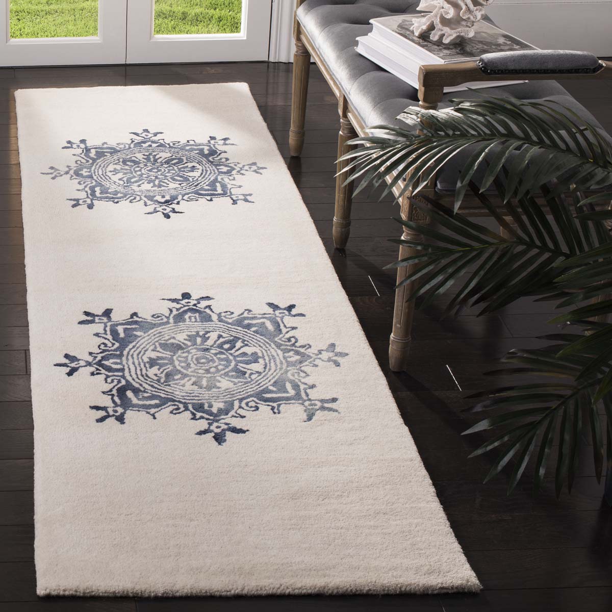 Safavieh Dip Dye 701 Rug, DDY701 - Ivory / Blue