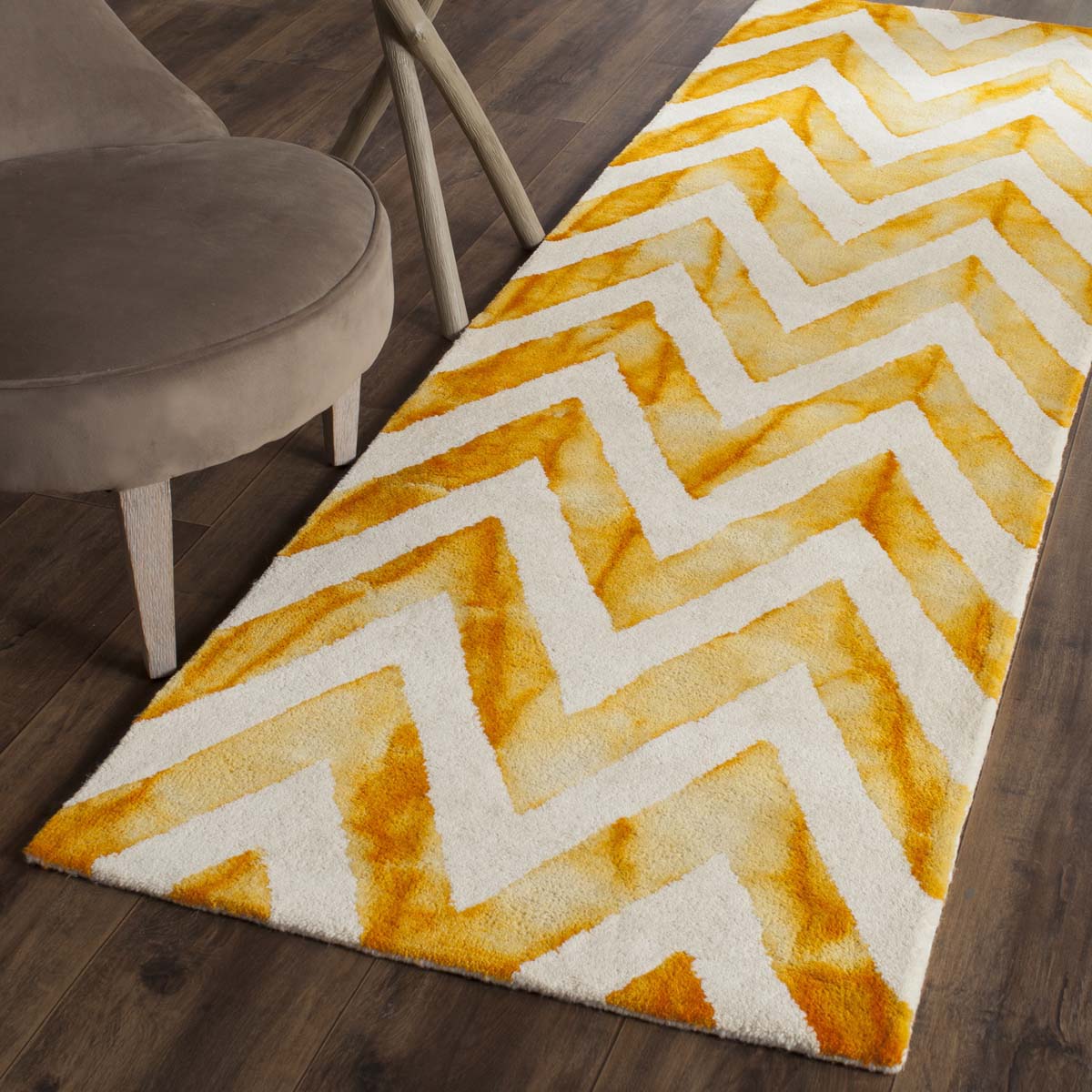 Safavieh Dip Dye 715 Rug, DDY715 - Ivory / Gold