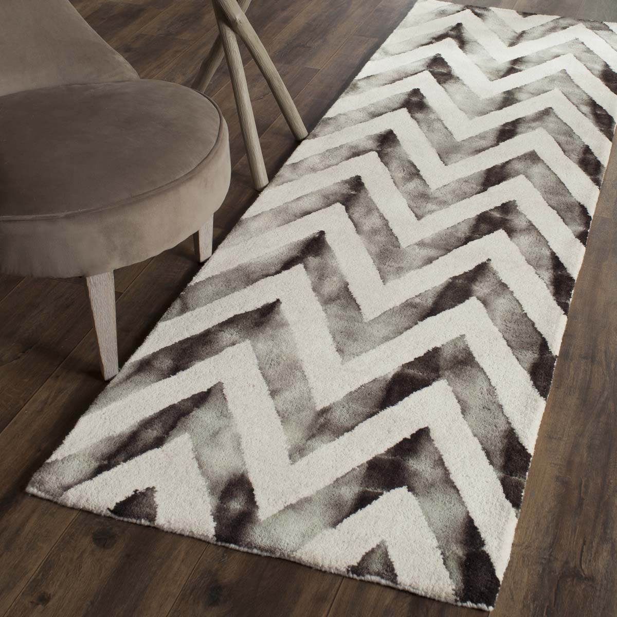 Safavieh Dip Dye 715 Rug, DDY715 - Ivory / Charcoal