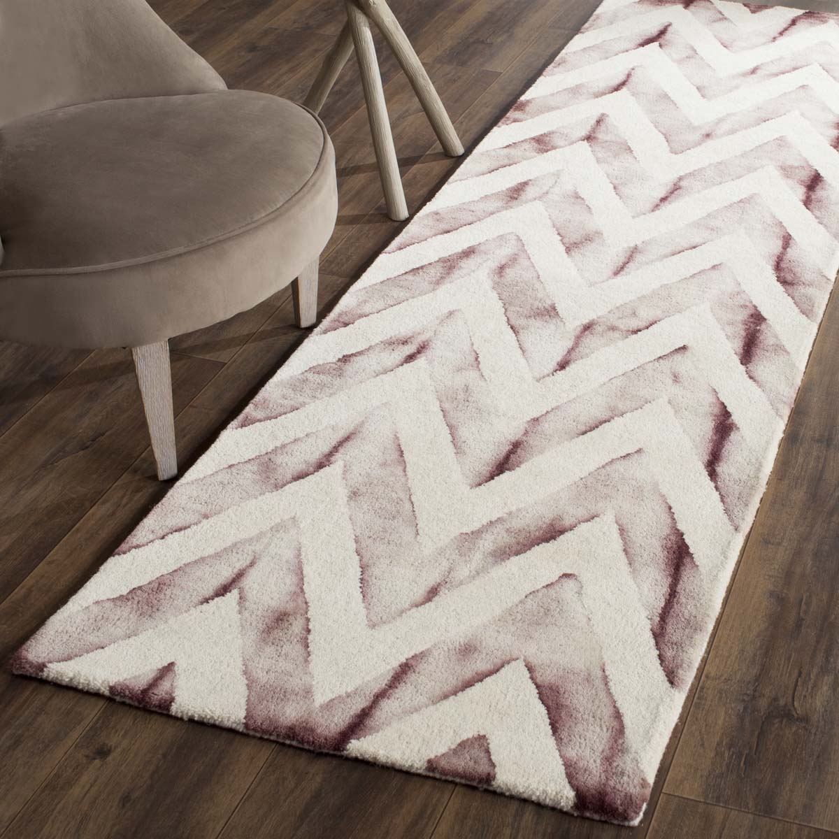 Safavieh Dip Dye 715 Rug, DDY715 - Ivory / Maroon