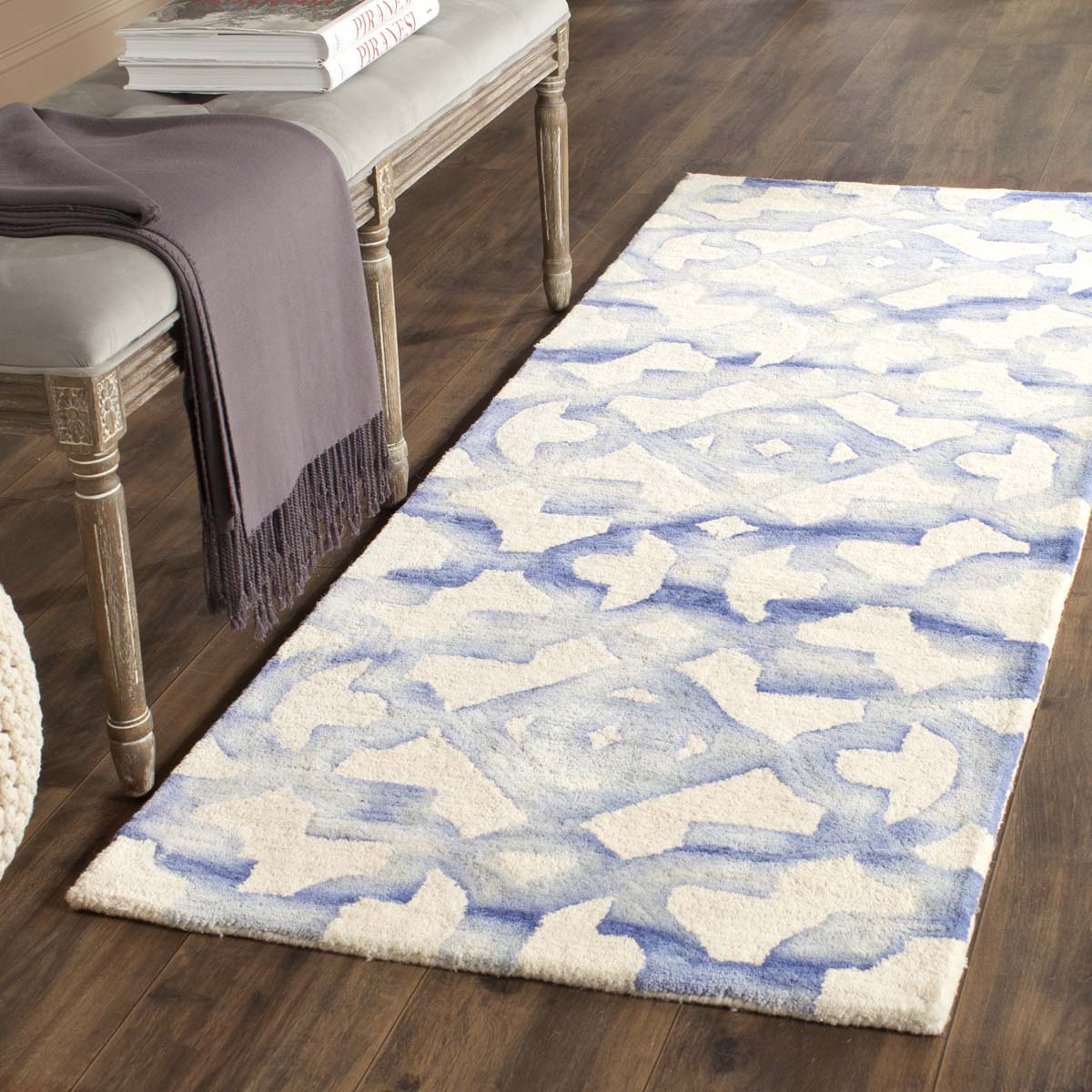 Safavieh Dip Dye 717 Rug, DDY717 - Ivory / Blue