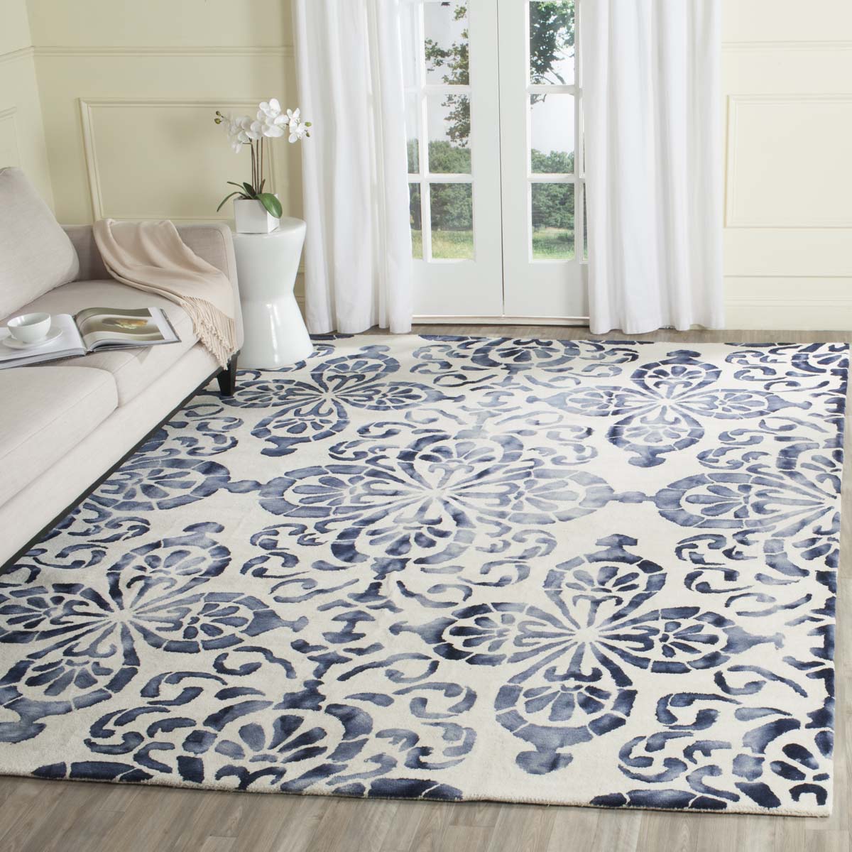 Safavieh Dip Dye 719 Rug, DDY719 - Ivory / Navy