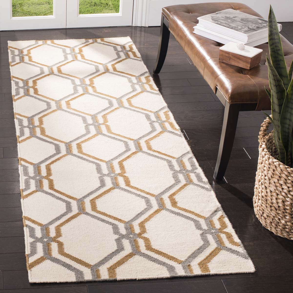 Safavieh Dhurries 104 Rug, DHU104 - Ivory / Black