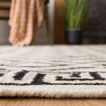 Safavieh Dhurries 411 Rug, DHU411 - Ivory / Black