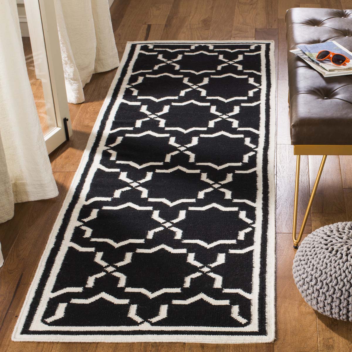 Safavieh Dhurries 545 Rug, DHU545 - Black / Ivory