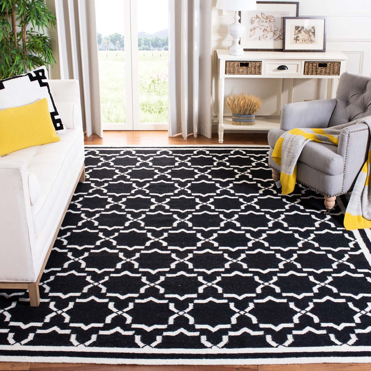 Safavieh Dhurries 545 Rug, DHU545 - Black / Ivory