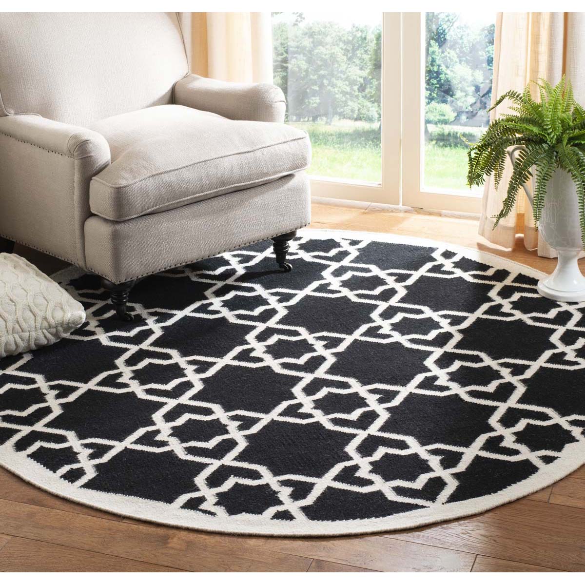 Safavieh Dhurries 548 Rug, DHU548 - Black / Ivory