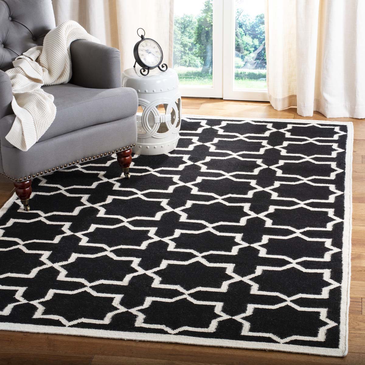 Safavieh Dhurries 549 Rug, DHU549 - Black / Ivory