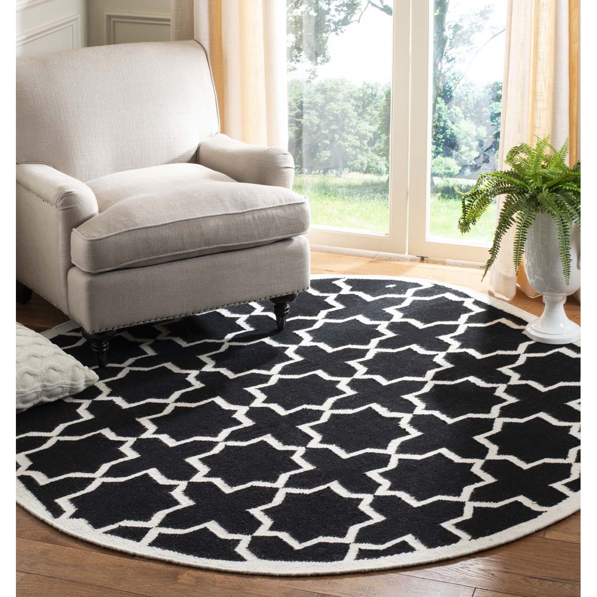 Safavieh Dhurries 549 Rug, DHU549 - Black / Ivory