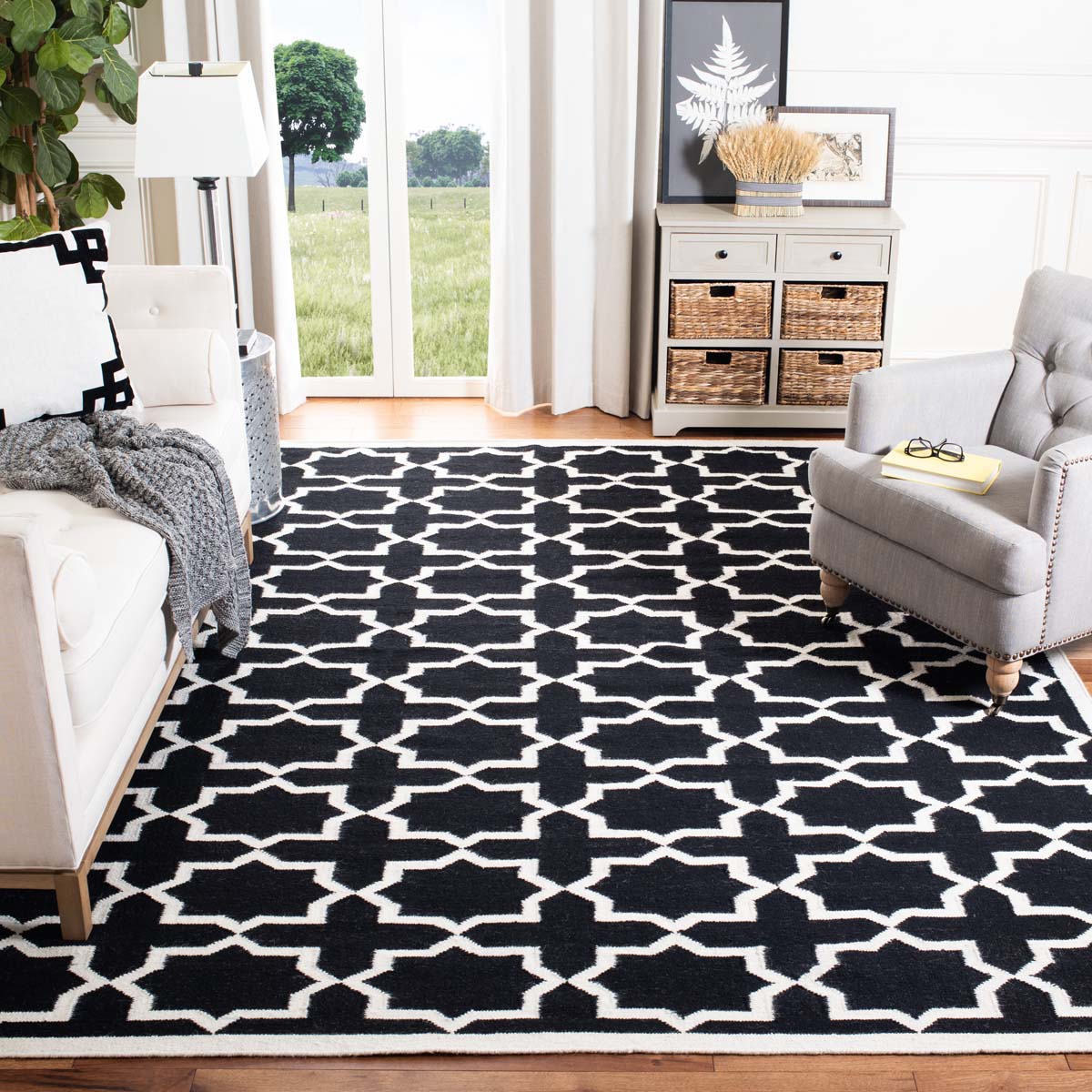 Safavieh Dhurries 549 Rug, DHU549 - Black / Ivory