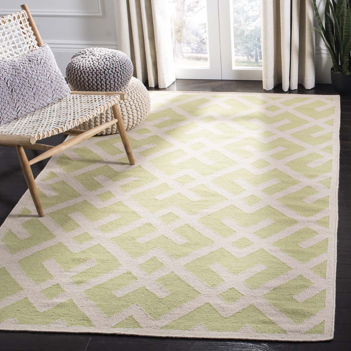 Safavieh Dhurries 552 Rug, DHU552 - Light Green / Ivory