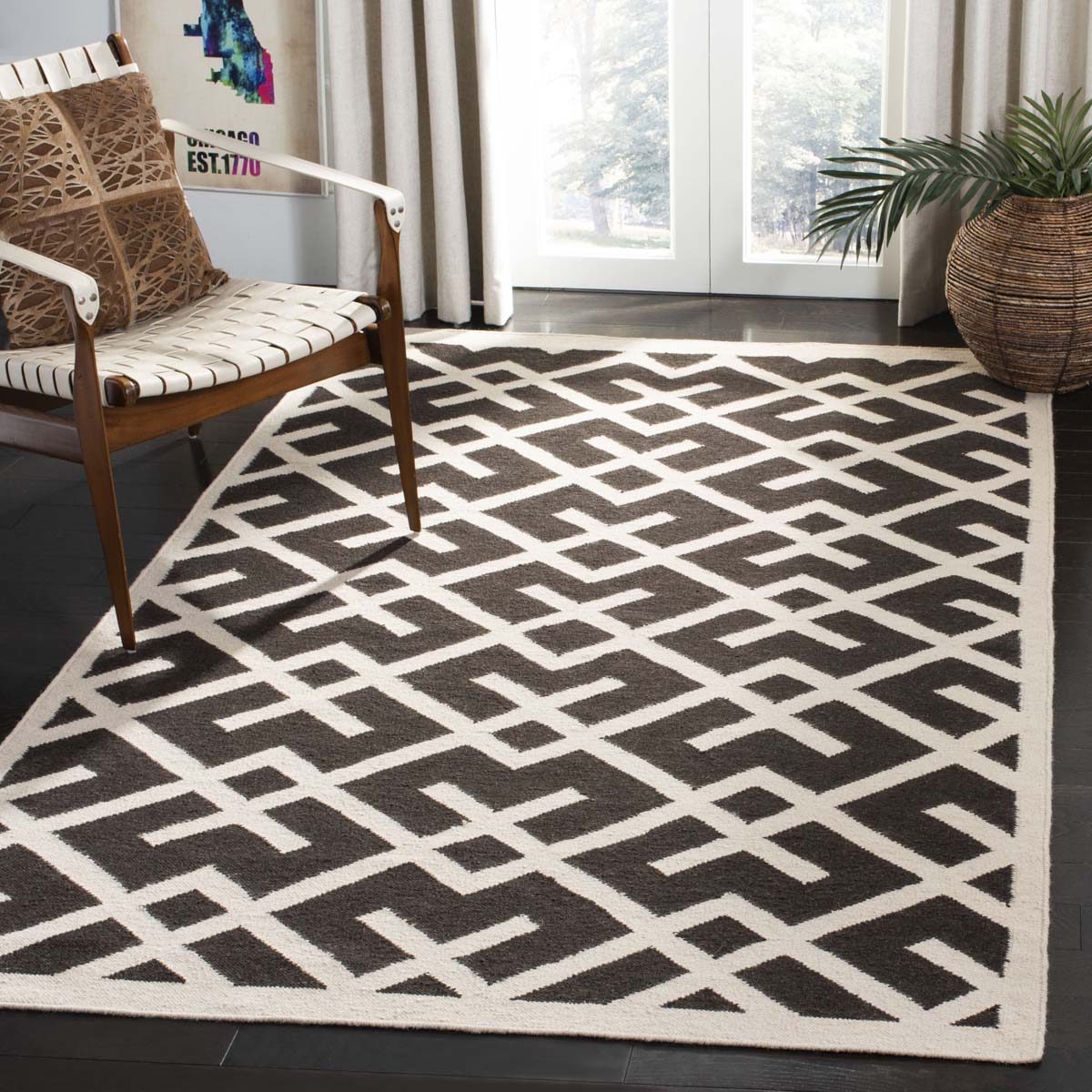 Safavieh Dhurries 552 Rug, DHU552 - Brown / Ivory