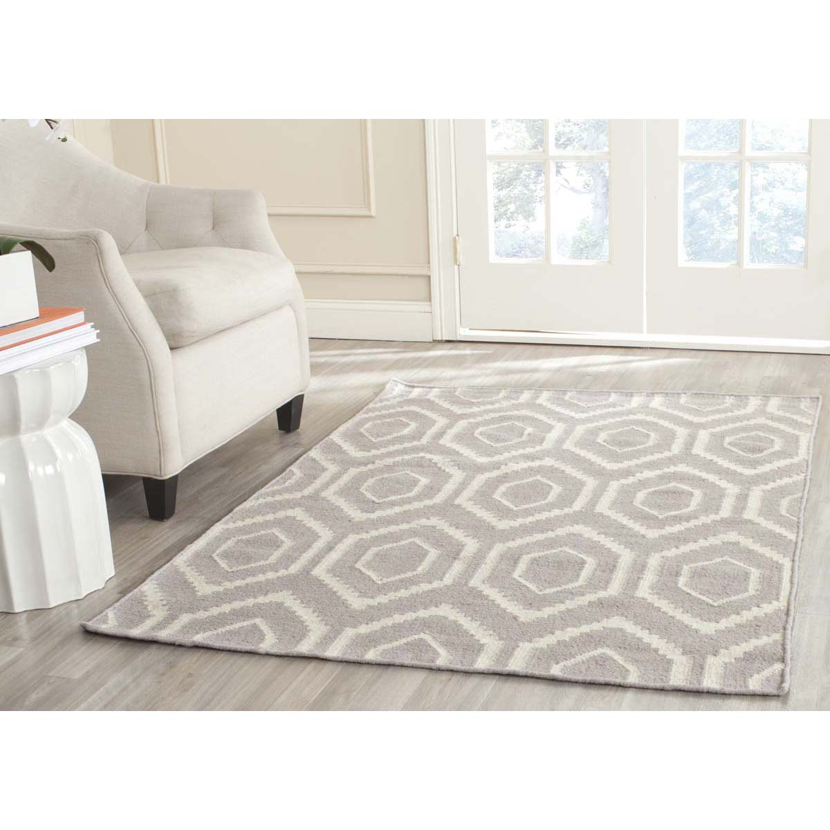 Safavieh Dhurries 556 Rug, DHU556 - Grey / Ivory