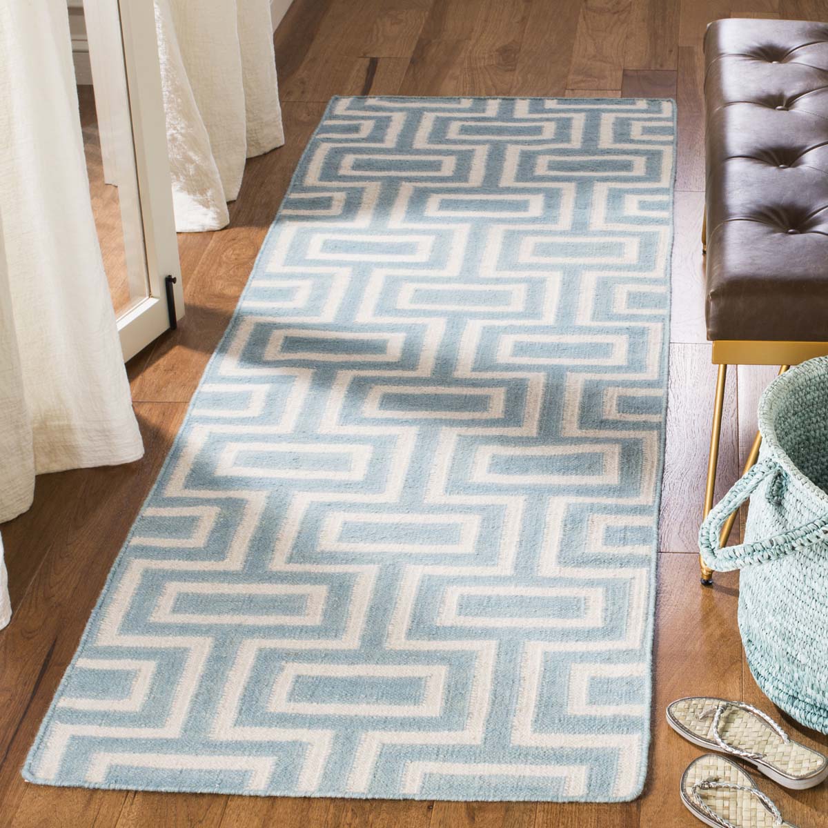 Safavieh Dhurries 562 Rug, DHU562 - Light Blue / Ivory