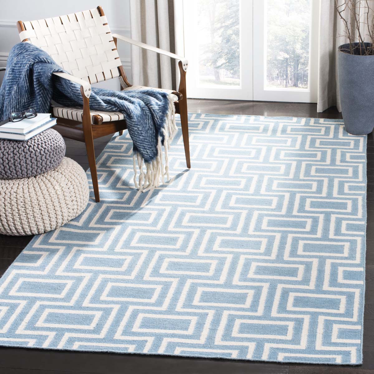 Safavieh Dhurries 562 Rug, DHU562 - Light Blue / Ivory