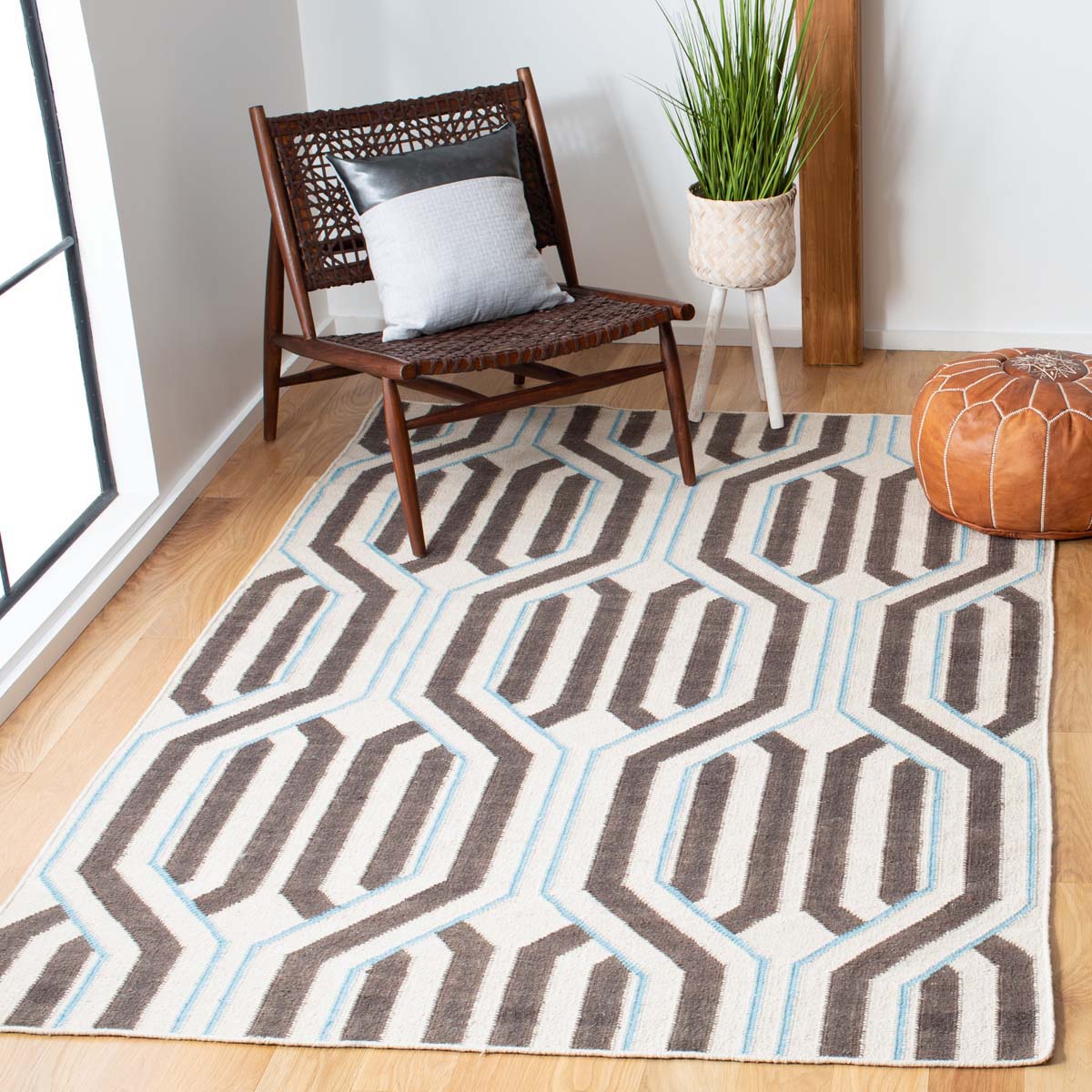 Safavieh Dhurries 563 Rug, DHU563 - Ivory / Multi