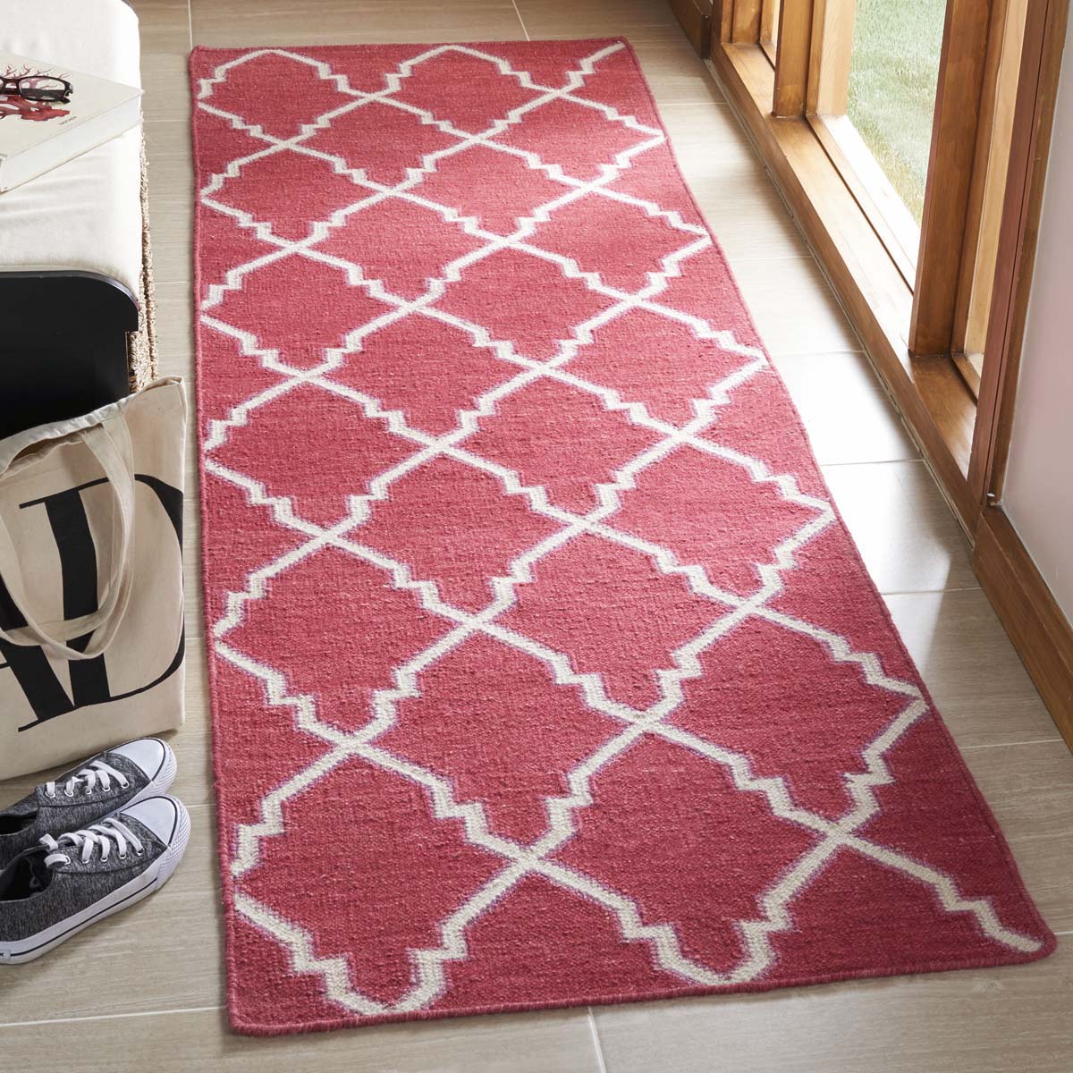 Safavieh Dhurries 564 Rug, DHU564 - Red / Ivory