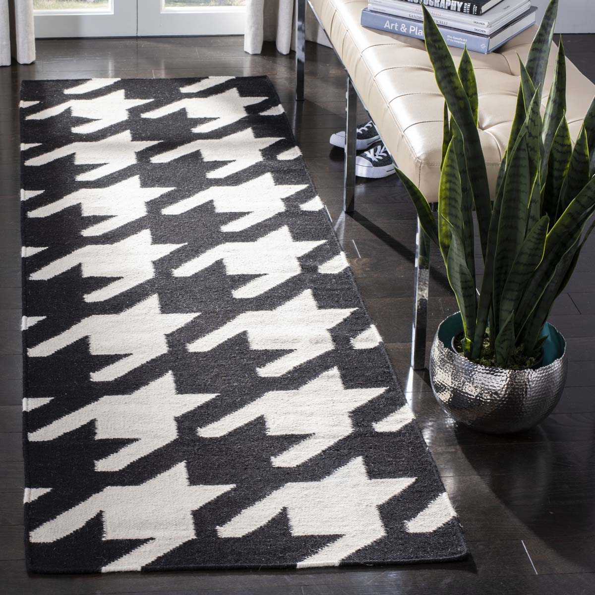 Safavieh Dhurries 570 Rug, DHU570 - Black / Ivory