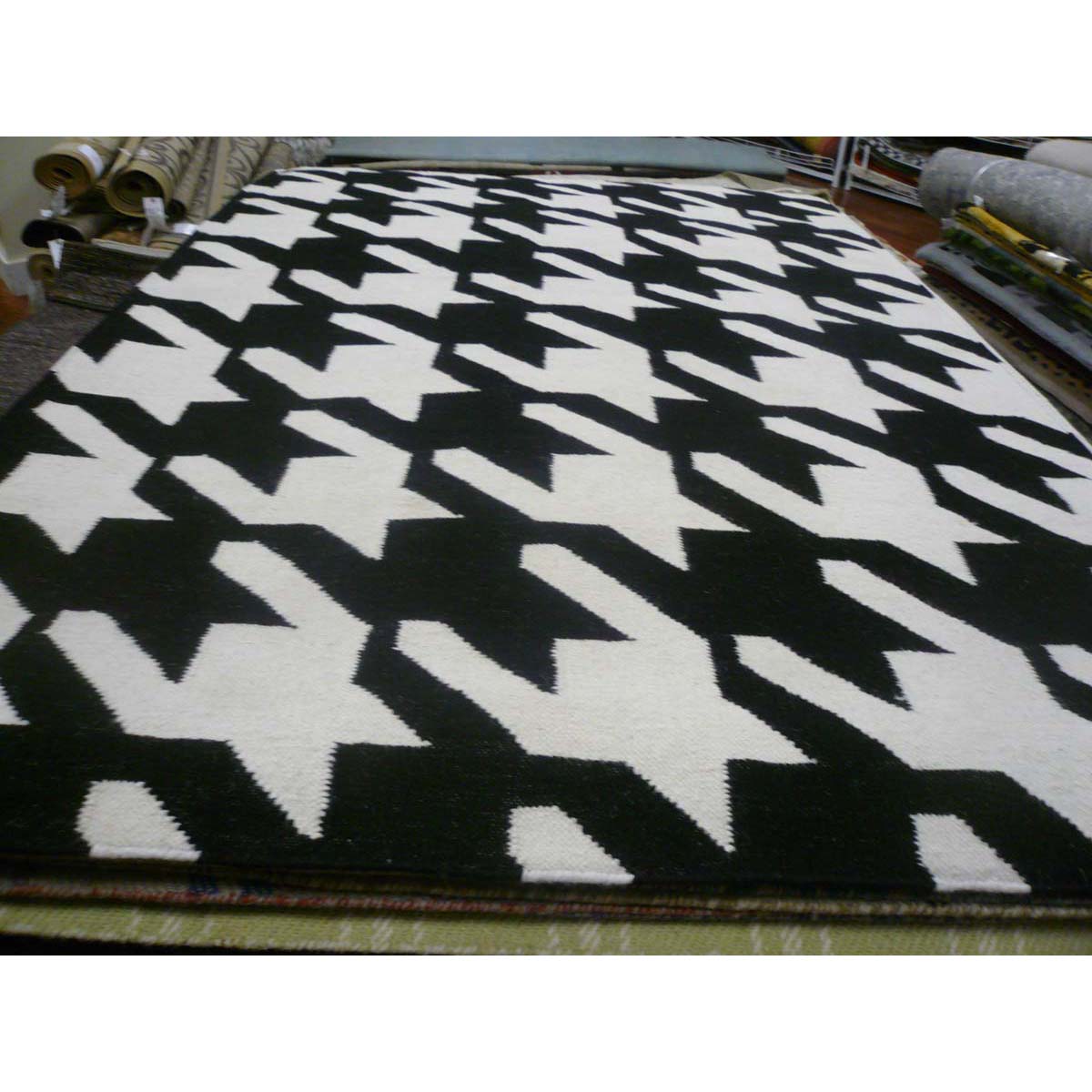 Safavieh Dhurries 570 Rug, DHU570 - Black / Ivory