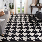 Safavieh Dhurries 570 Rug, DHU570 - Black / Ivory