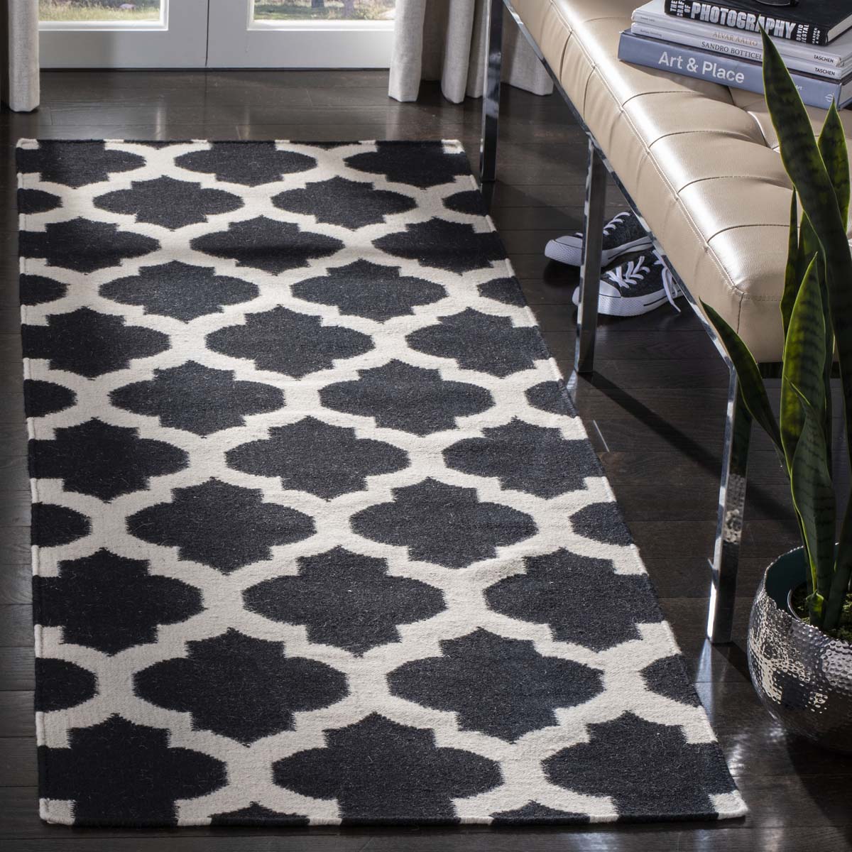 Safavieh Dhurries 623 Rug, DHU623 - Black / Ivory