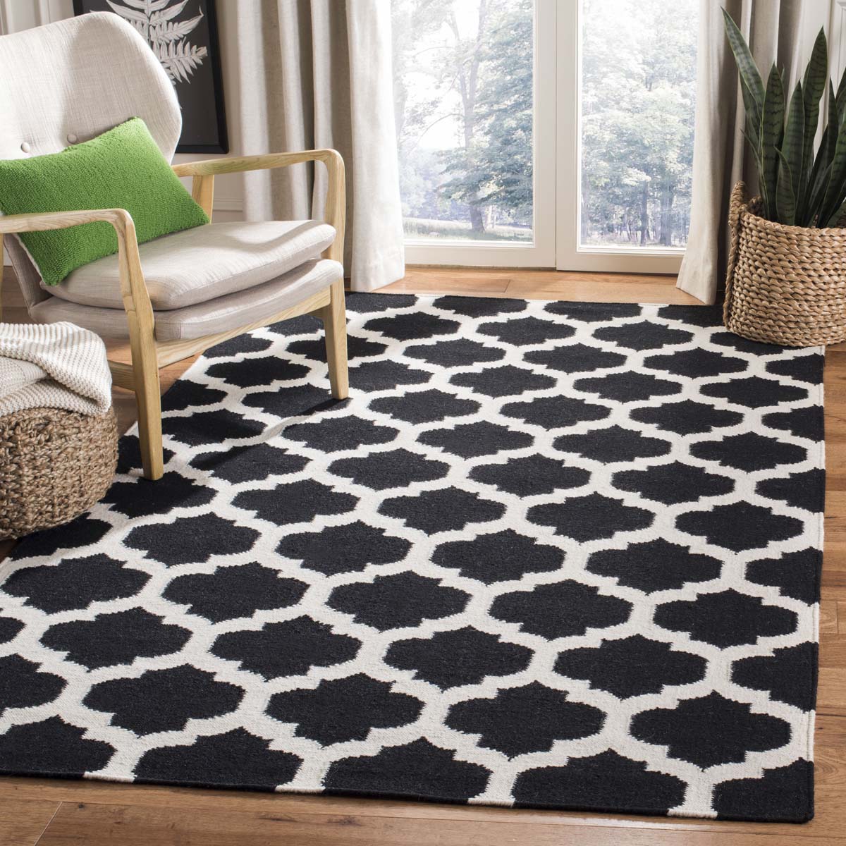 Safavieh Dhurries 623 Rug, DHU623 - Black / Ivory