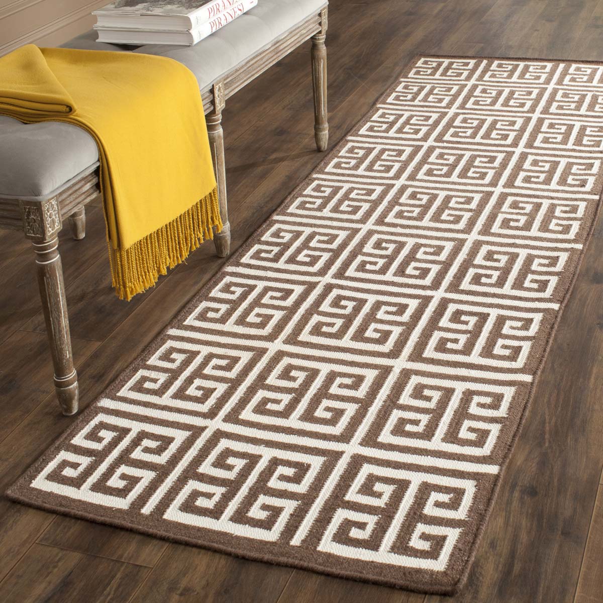 Safavieh Dhurries 626 Rug, DHU626 - Brown / Ivory