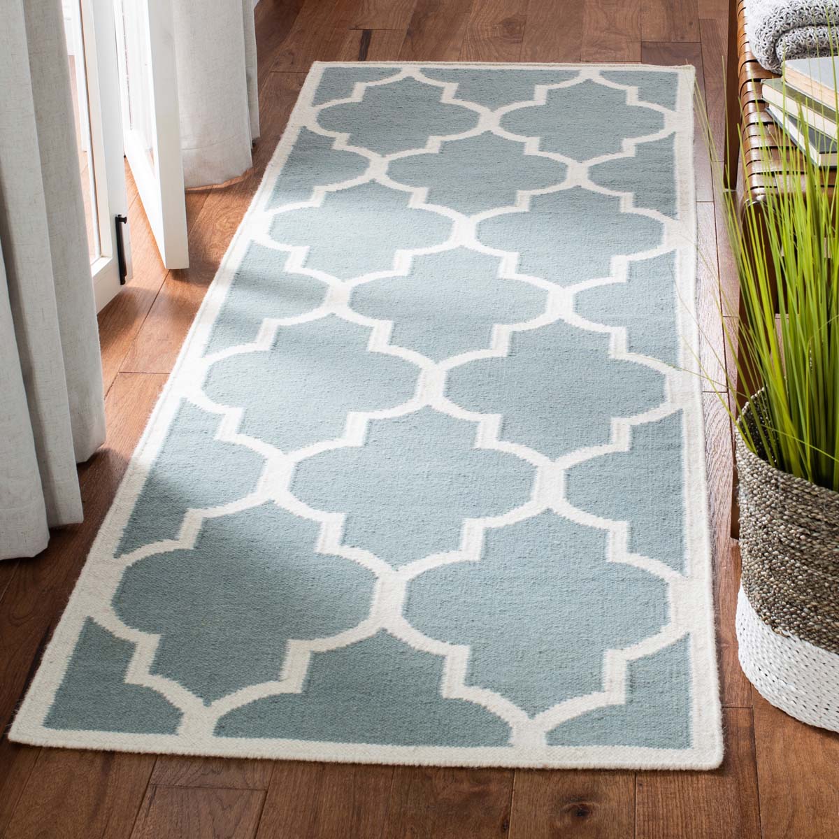 Safavieh Dhurries 632 Rug, DHU632 - Light Blue / Ivory