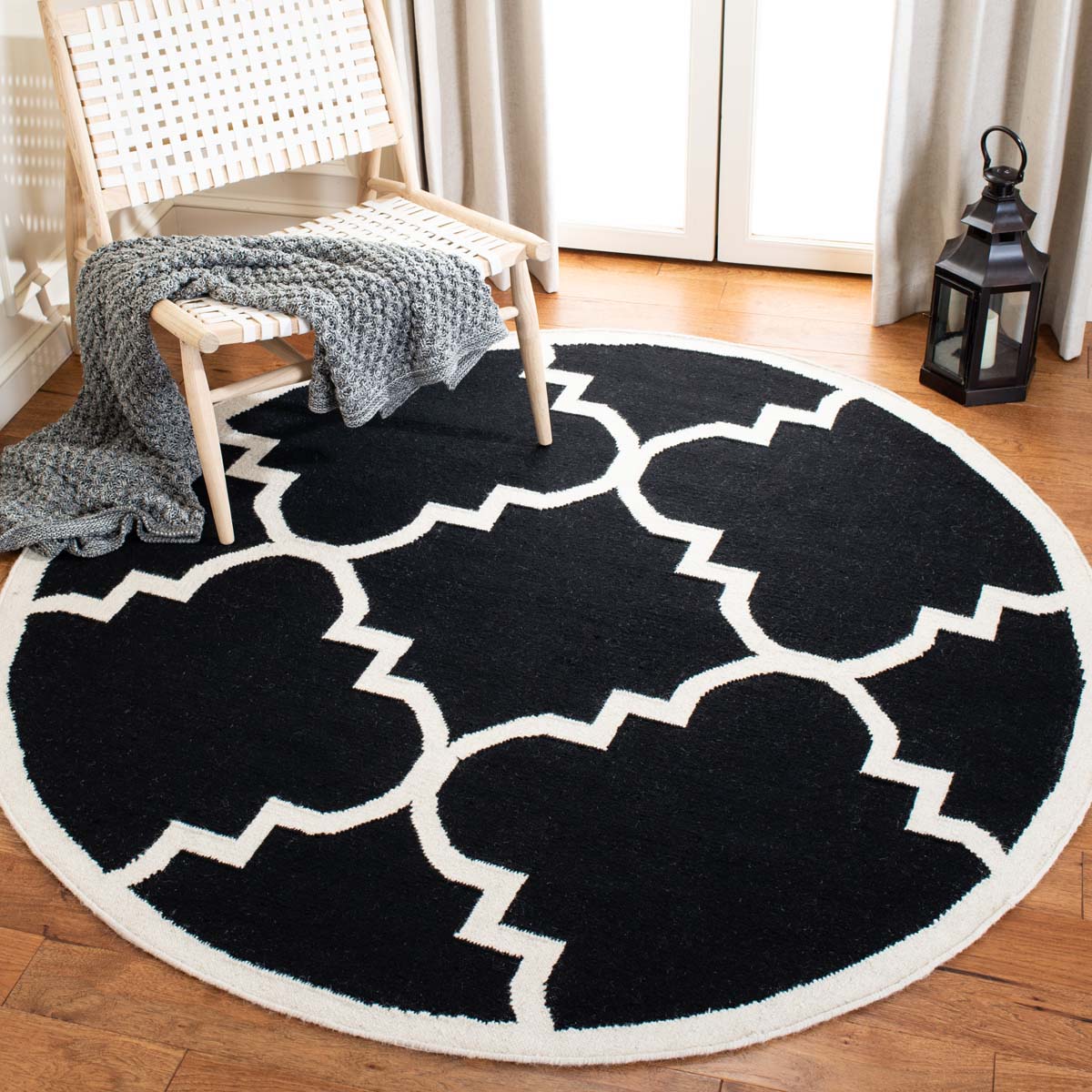 Safavieh Dhurries 633 Rug, DHU633 - Black / Ivory