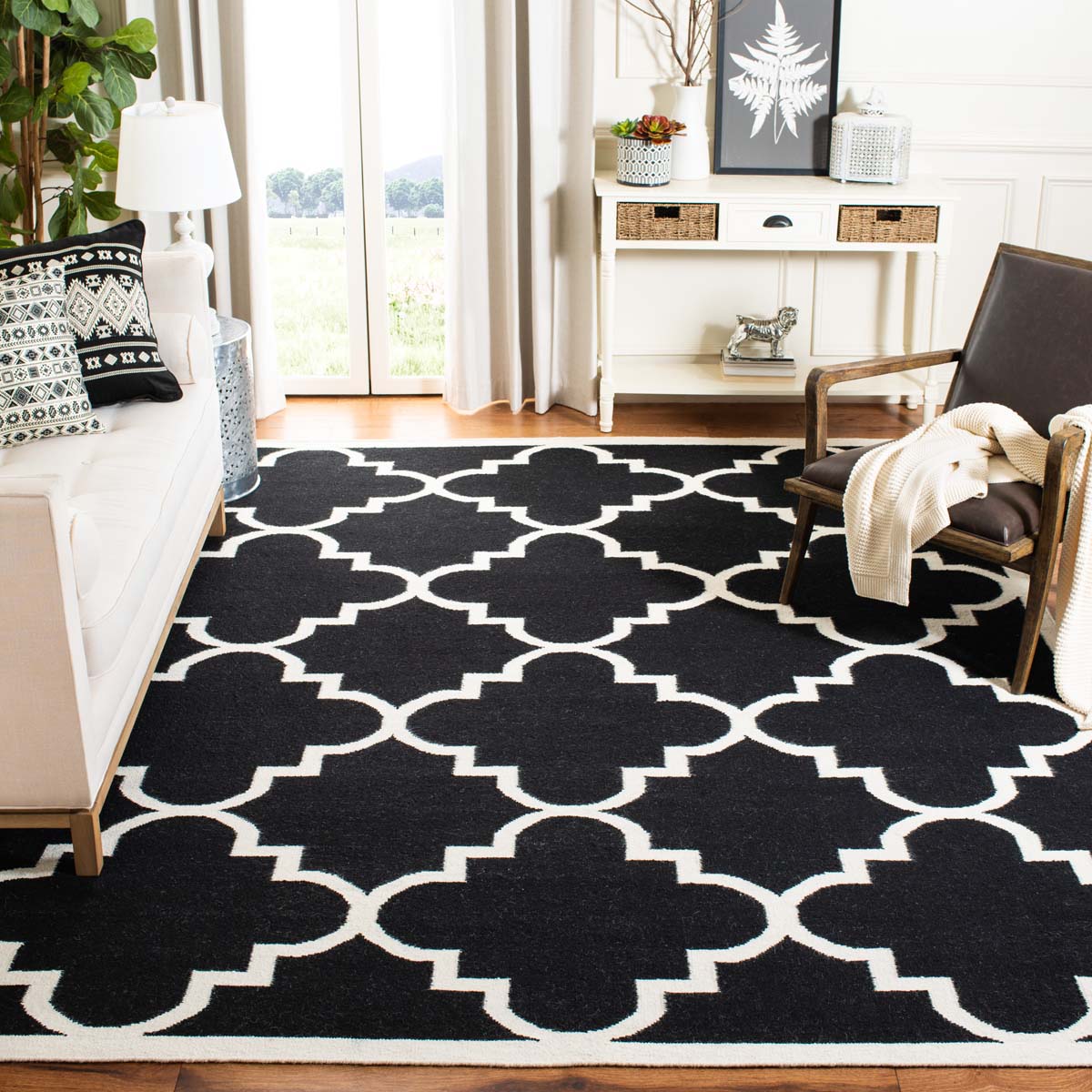 Safavieh Dhurries 633 Rug, DHU633 - Black / Ivory