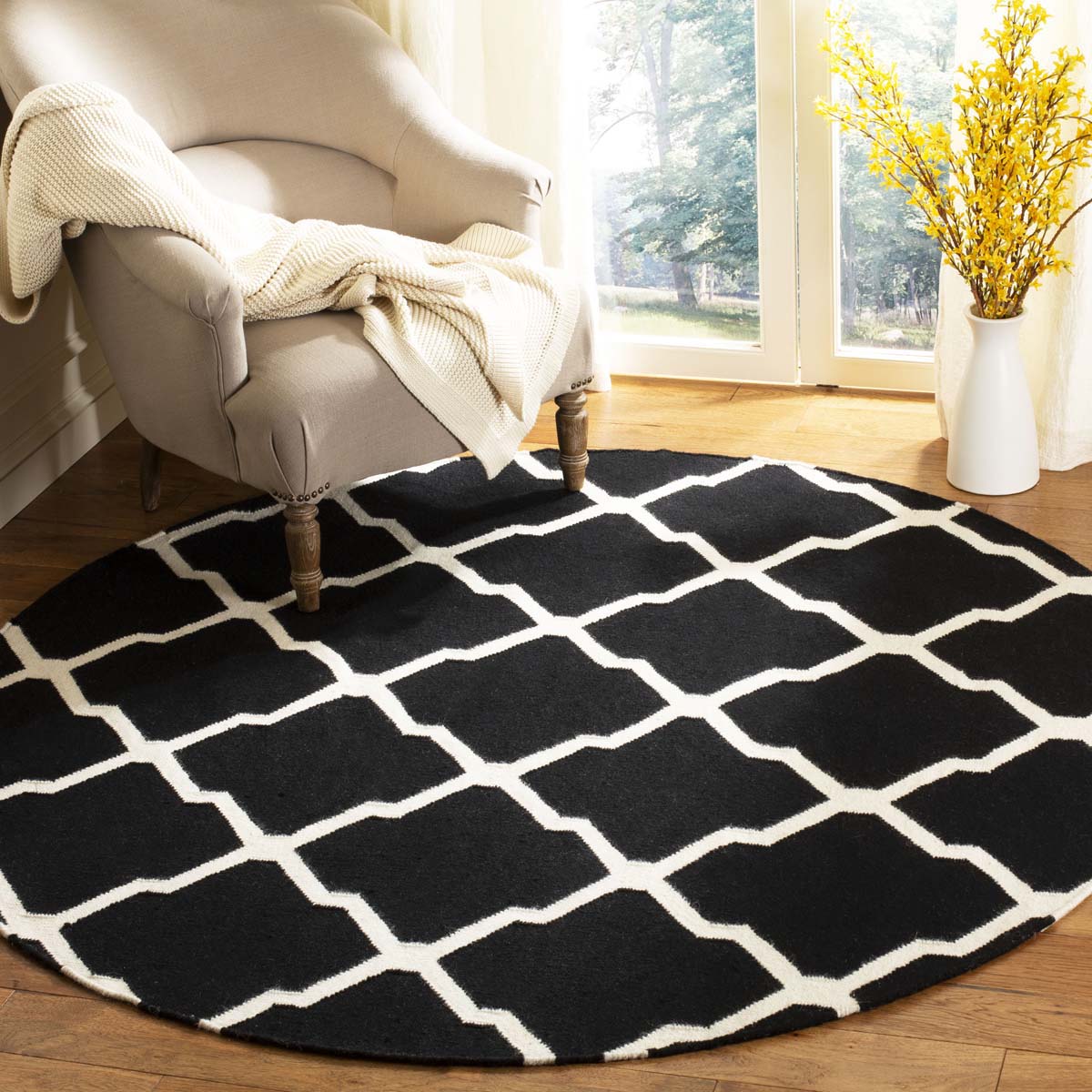 Safavieh Dhurries 634 Rug, DHU634 - Black / Ivory