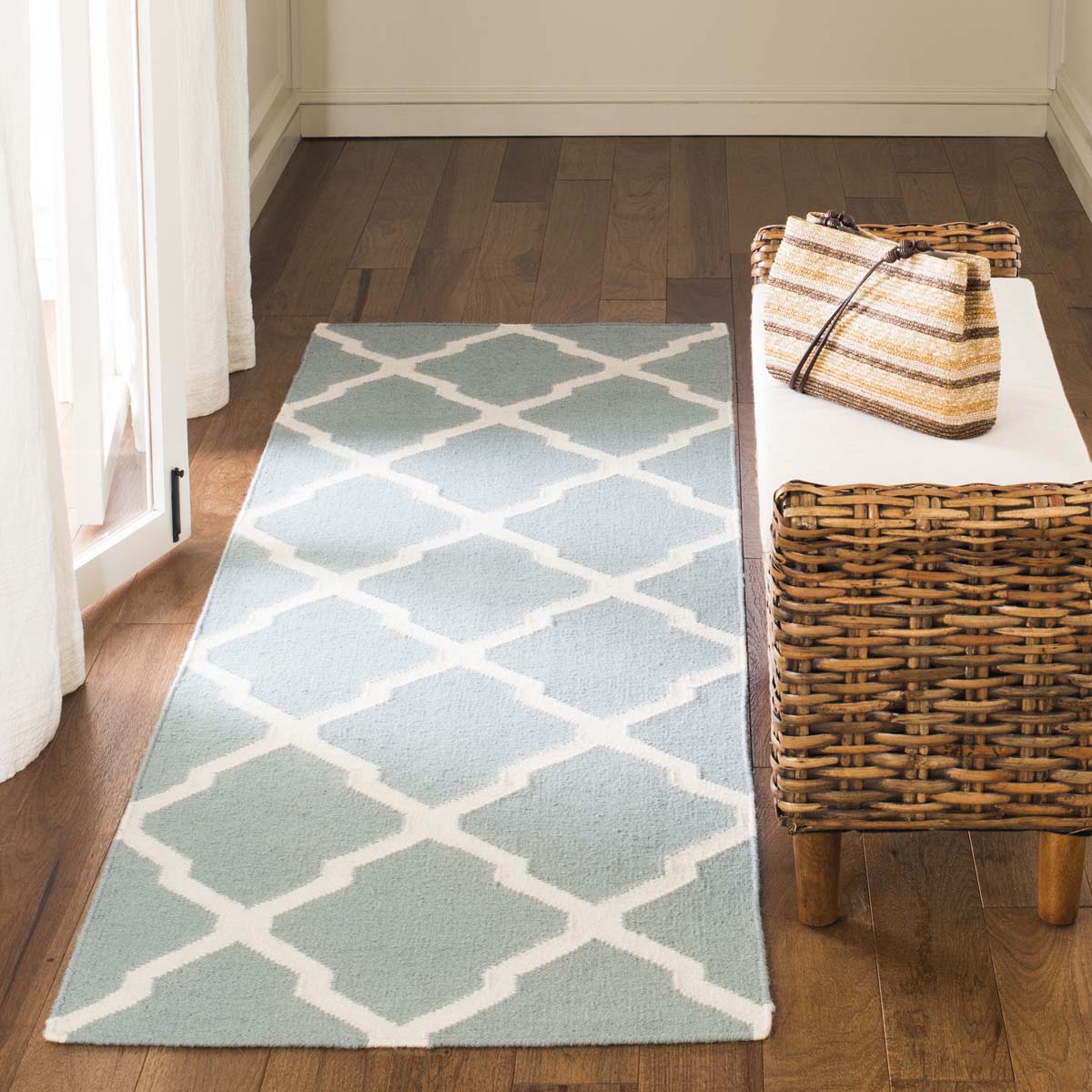 Safavieh Dhurries 634 Rug, DHU634 - Light Blue / Ivory